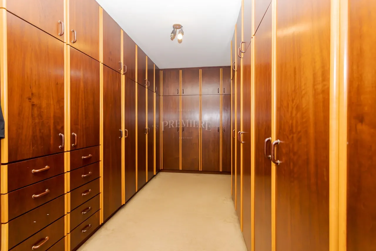 Меблированный дом с 4 спальнями и 5 ванными 716 м² — photo 18