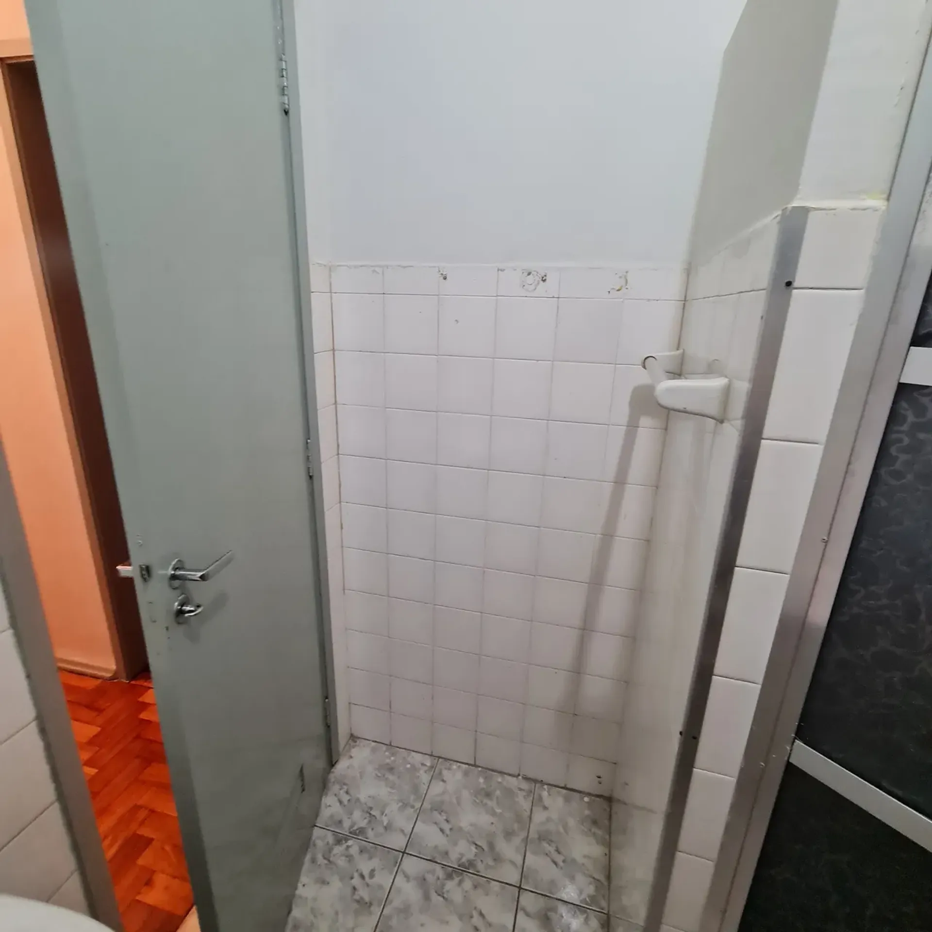 Apartment on the 9th floor with wood or laminate floors — photo 19