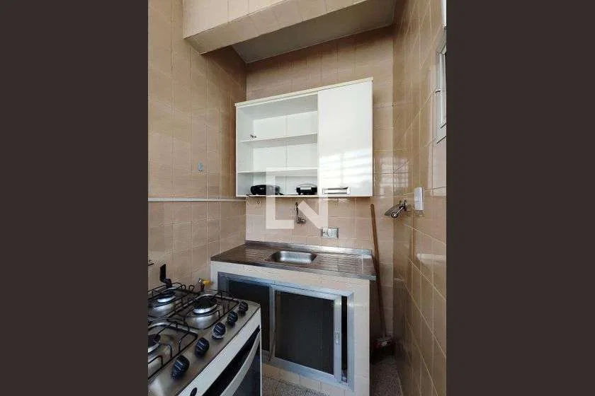 1-bedroom apartment with a gas stove kitchenette — photo 39