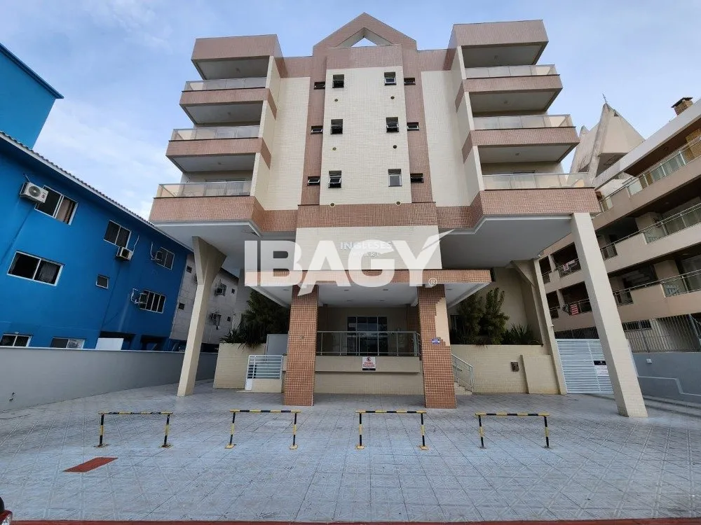 Unfurnished 77 m² apartment with 1 en-suite bedroom
