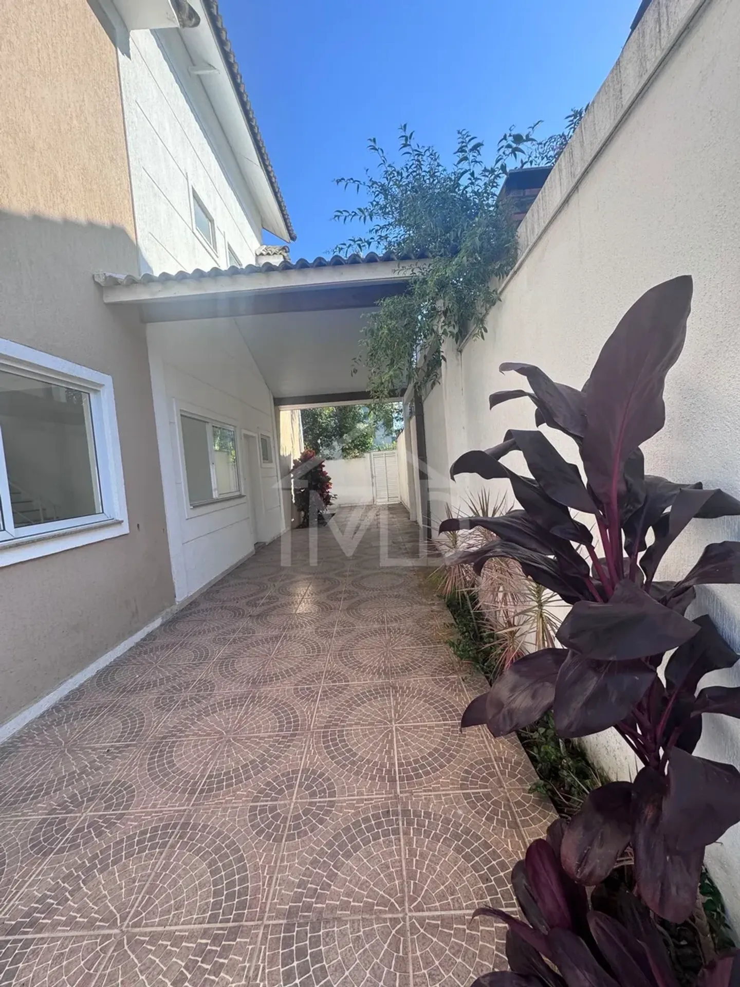 Casa com 4 suítes e 5 banheiros, 320 m² com churrasqueira — photo 37