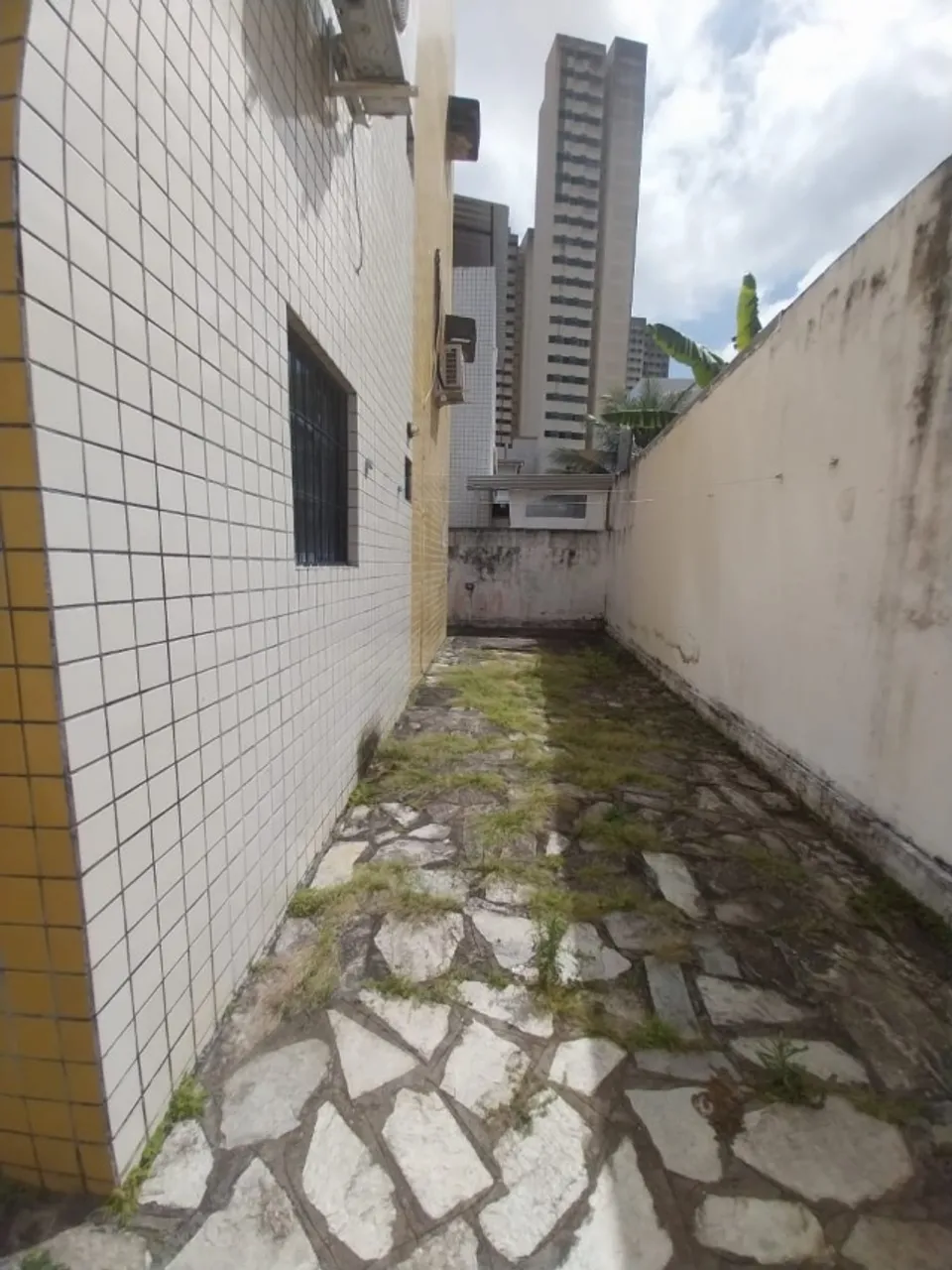 Ground-floor unfurnished apartment with 3 bedrooms — photo 16