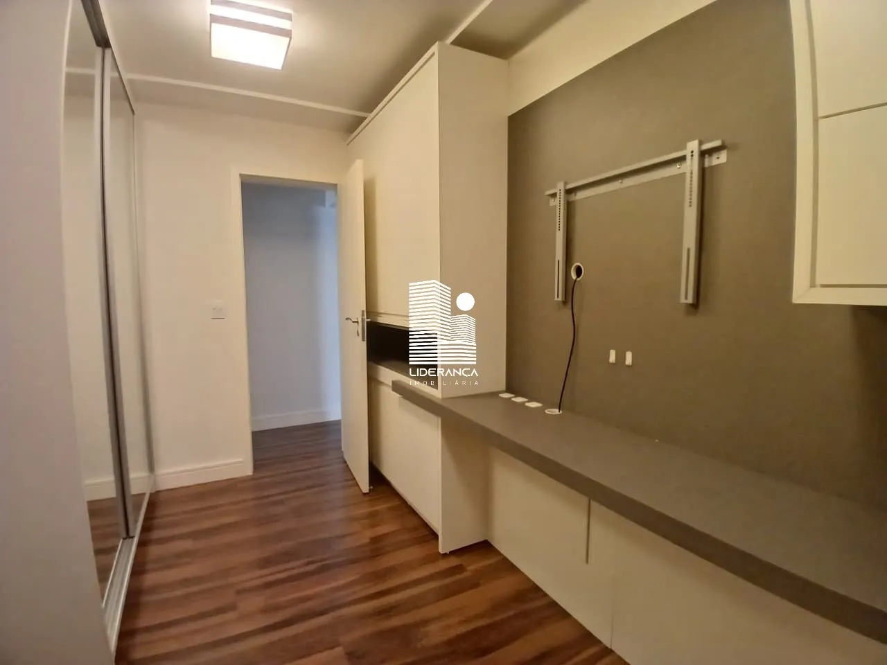 Apartamento mobiliado de 142 m² com 3 quartos e varanda — photo 33