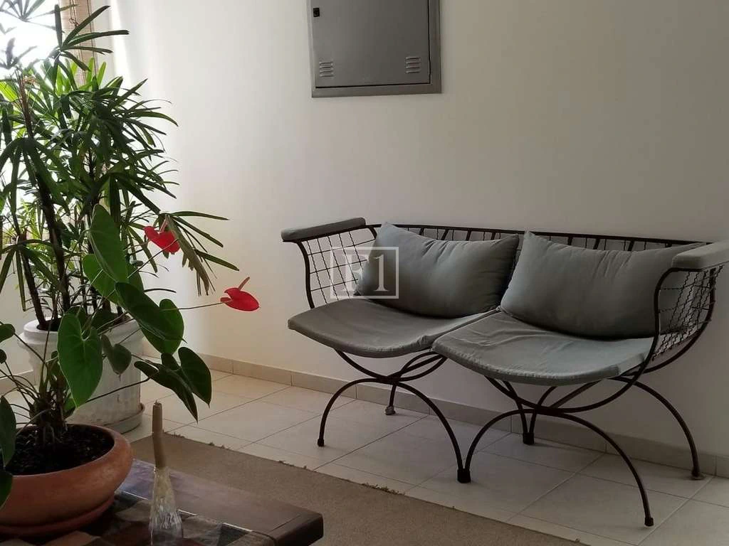 3-bedroom apartment with a dedicated laundry area — photo 3