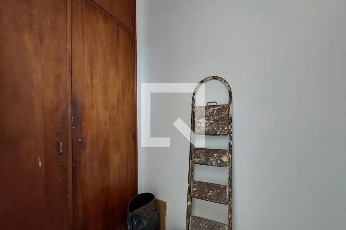 2-bedroom apartment in a building with a pool — photo 60