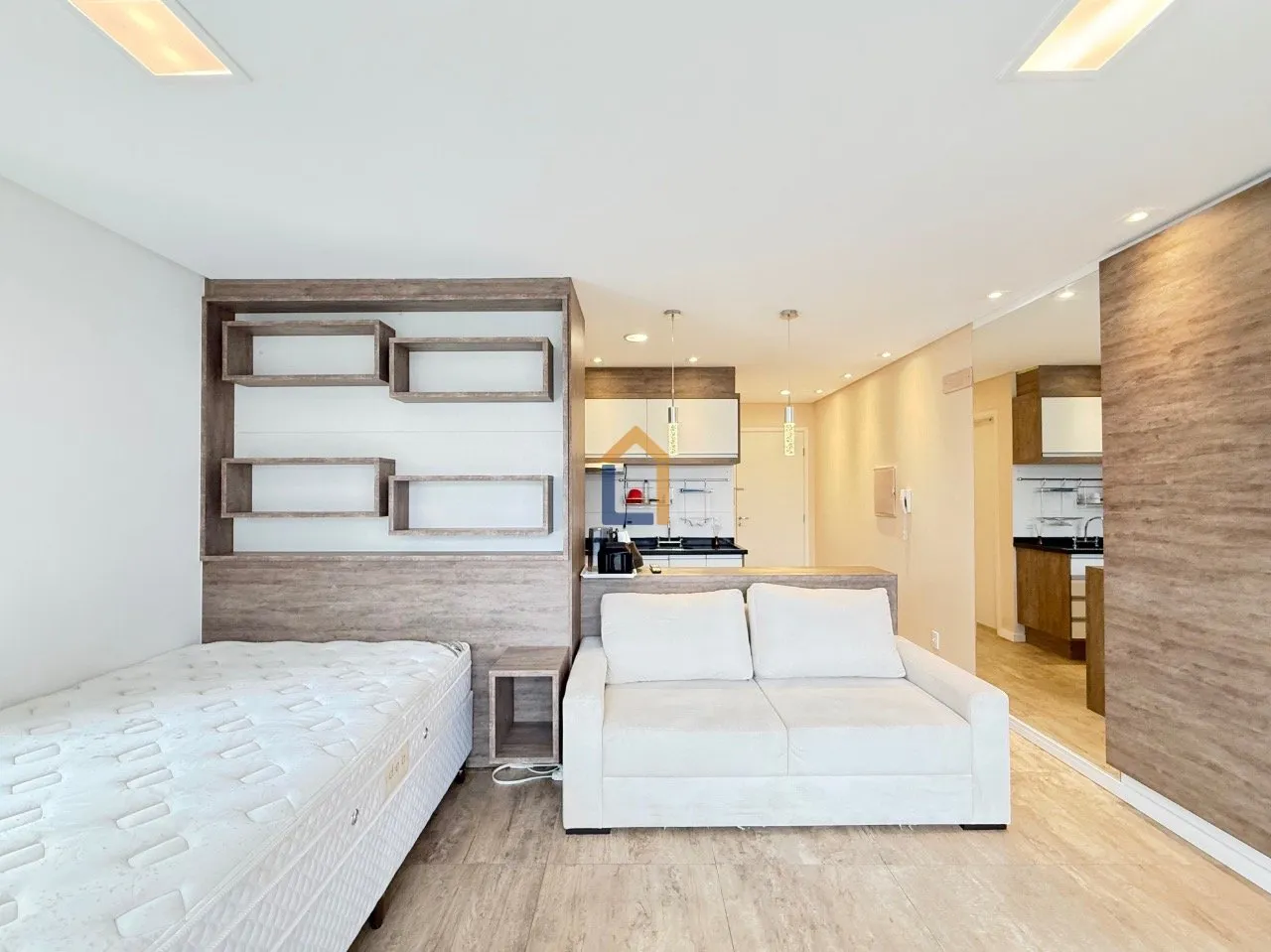 One-bedroom apartment with a dryer — photo 4