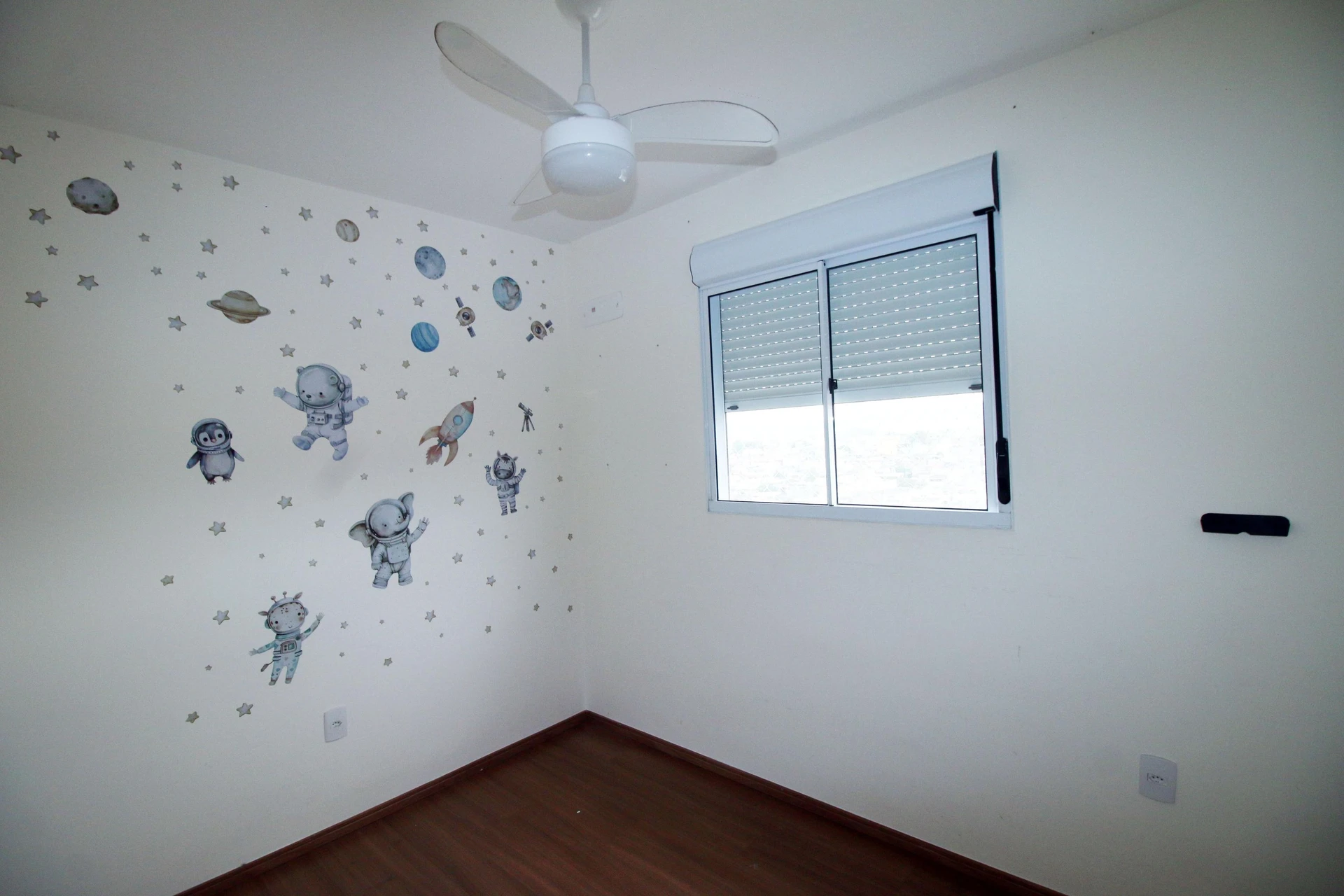 2-bedroom apartment with a mountain view — photo 32