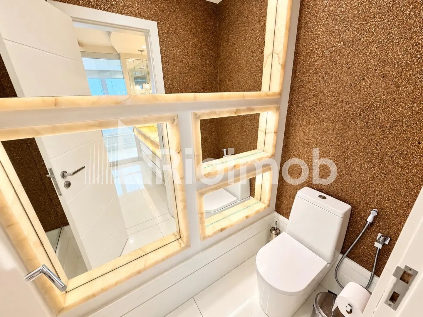 Ванна та 5 спалень: будинок 889 м² — photo 37