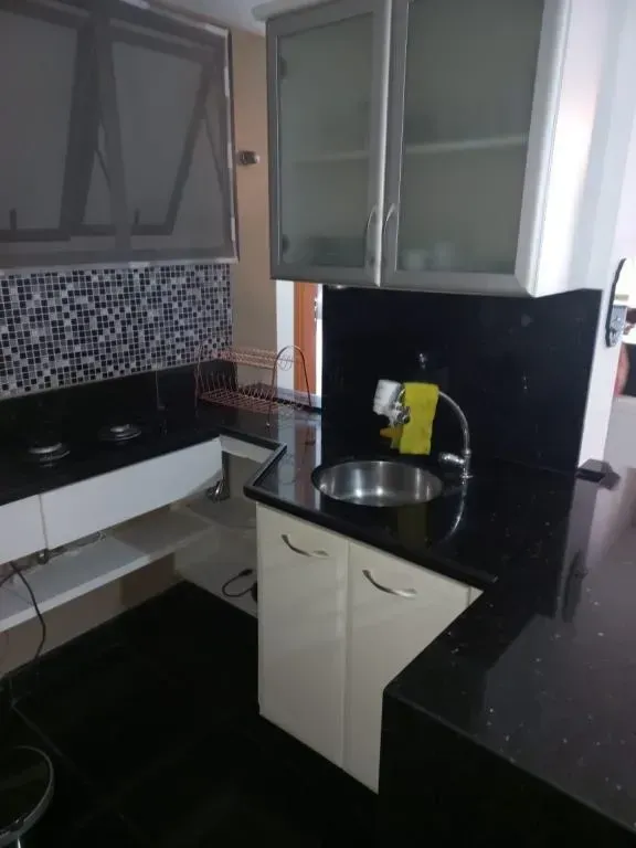 Furnished 1-bedroom apartment with glassed-in balcony — photo 26