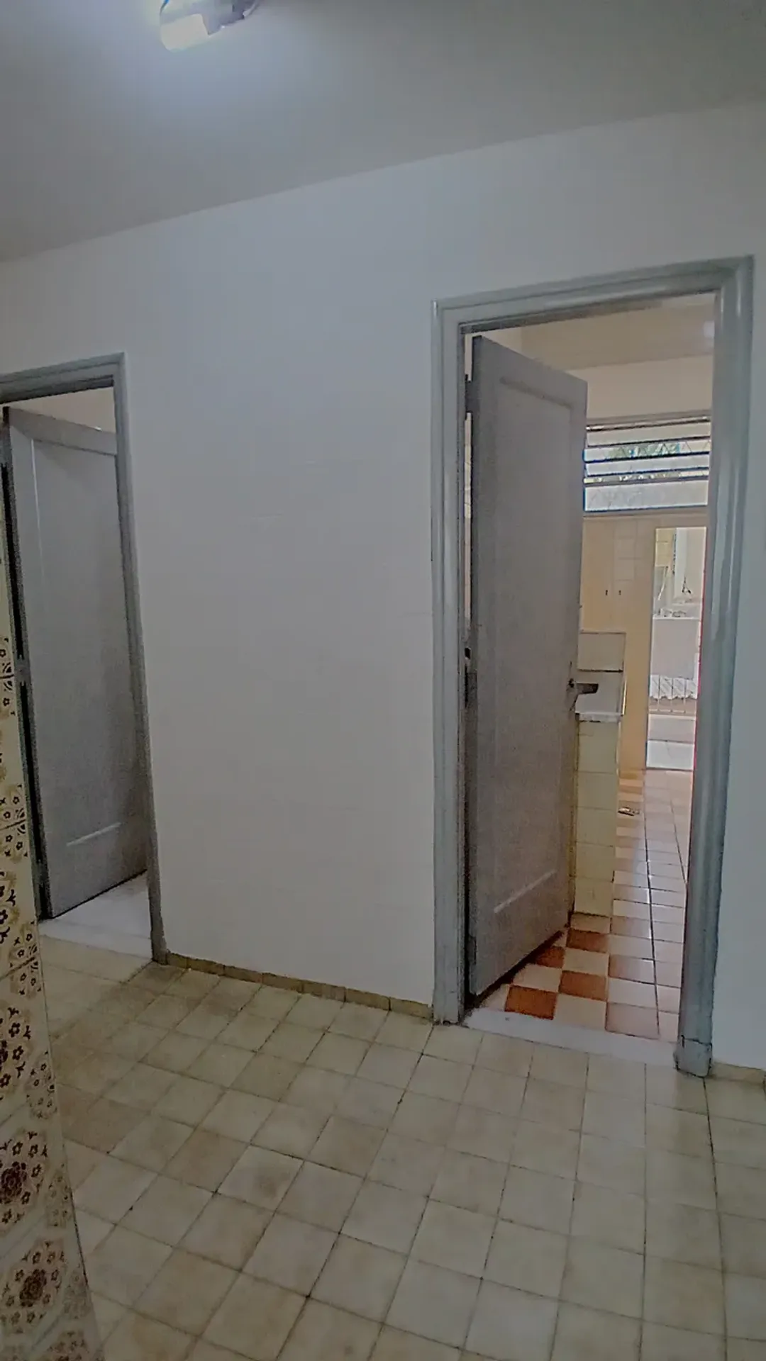 Apartment on the 2nd floor with wood or laminate floors — photo 18