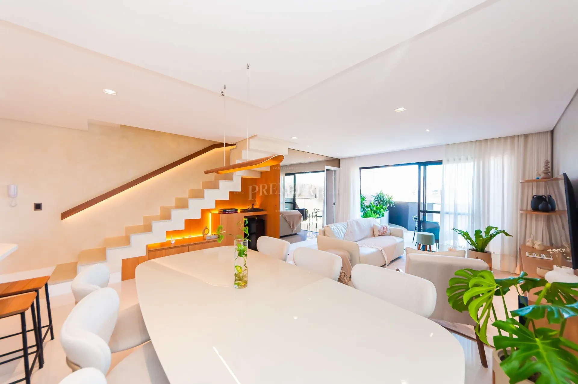 Furnished apartment, 151 m², with floor-to-ceiling windows — photo 8