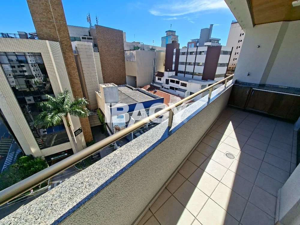 Apartamento com 4 dormitórios e varanda, bem localizado — photo 4