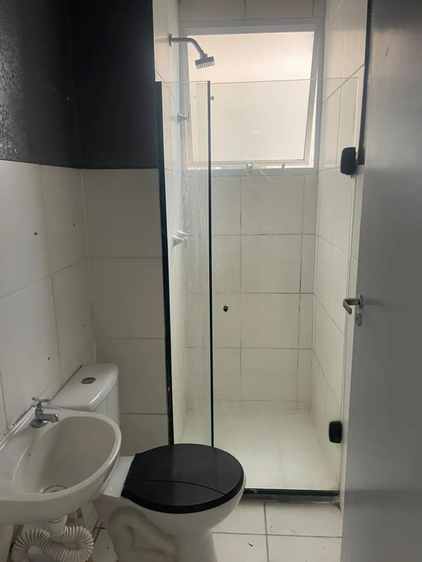 2-bedroom apartment in a building with a gym — photo 8