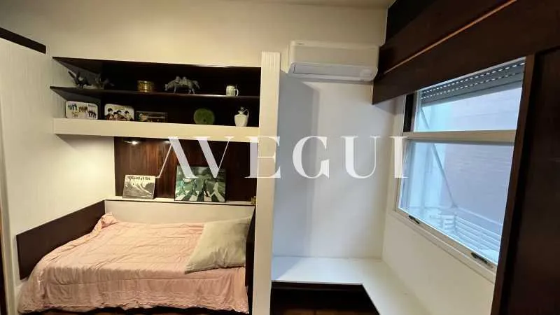300 m² apartment with 4 bedrooms and floor-to-ceiling windows — photo 11