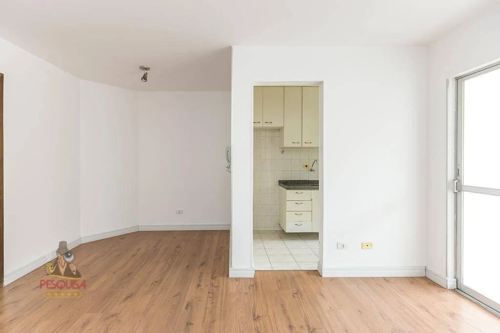 2-bedroom apartment with wood or laminate floors — photo 8