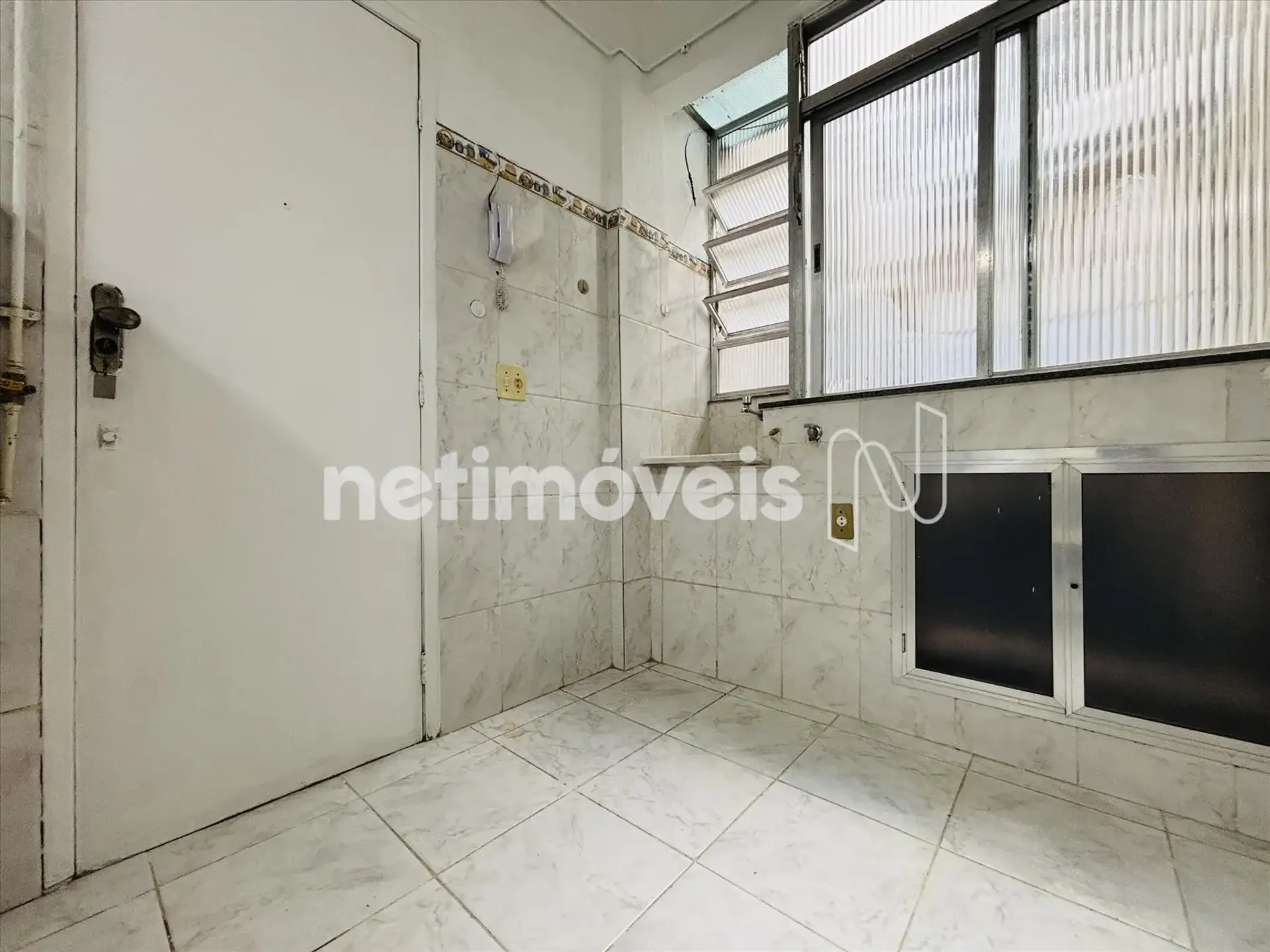 Apartamento com 2 quartos, cozinha separada e 1 banheiro — photo 23