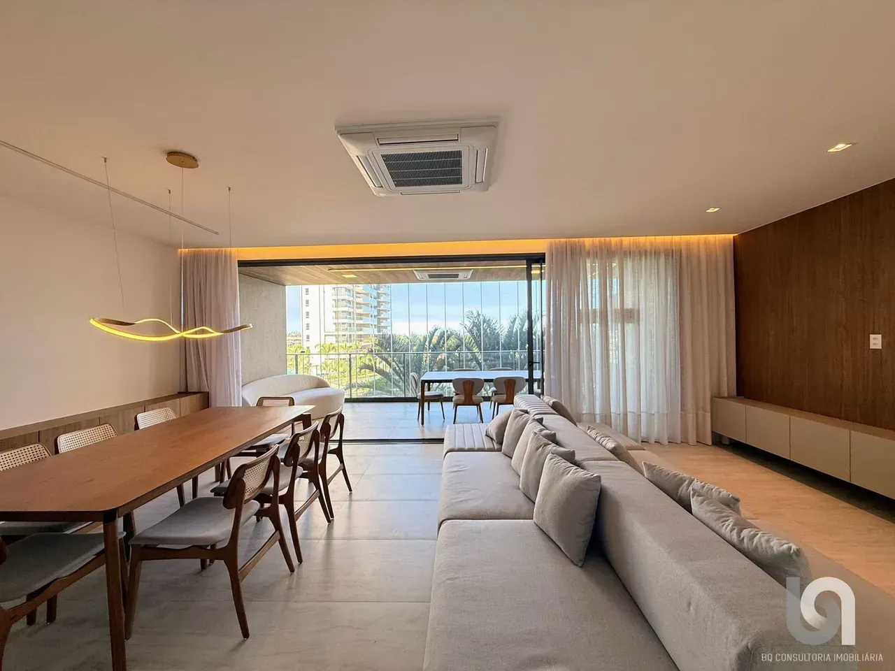 Apartamento com 4 dormitórios e 5 banheiros, 231 m² — photo 17