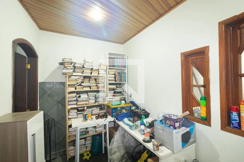 Walk-in closet in a 4-bedroom house, 250 m² — photo 20