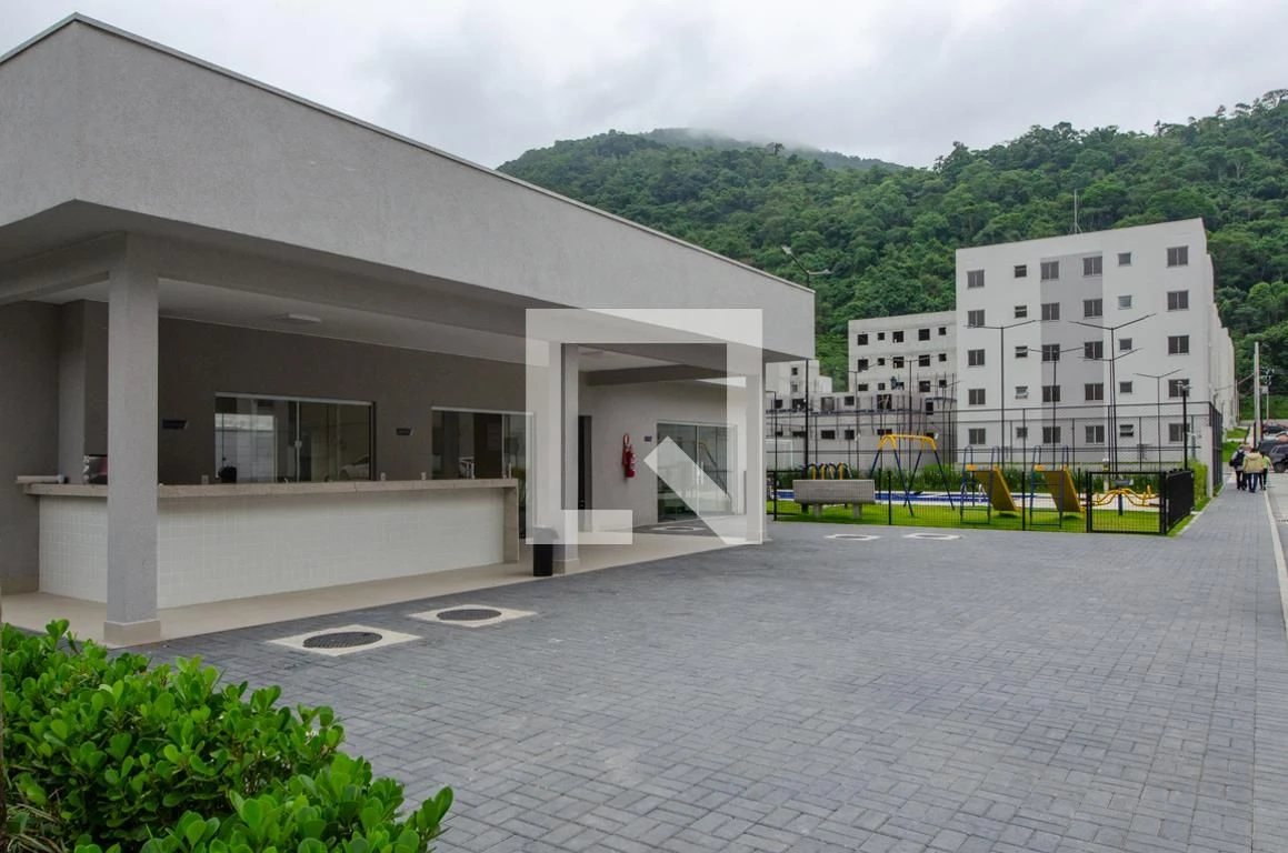 Furnished 2-bedroom apartment with 1 bathroom and mountain view — photo 40