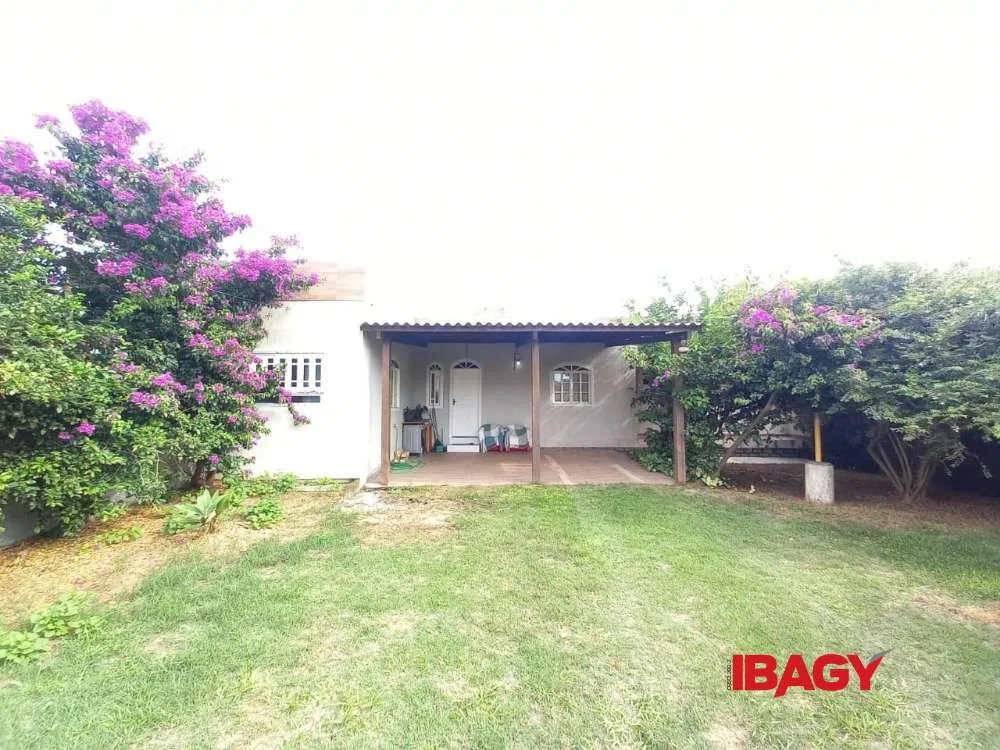 3-bedroom house with a washing machine in Florianópolis — photo 18
