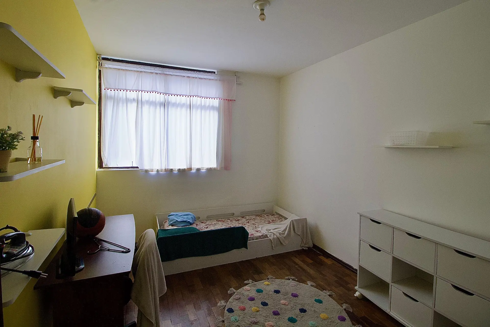84 m² apartment with a home office and a bathtub — photo 11