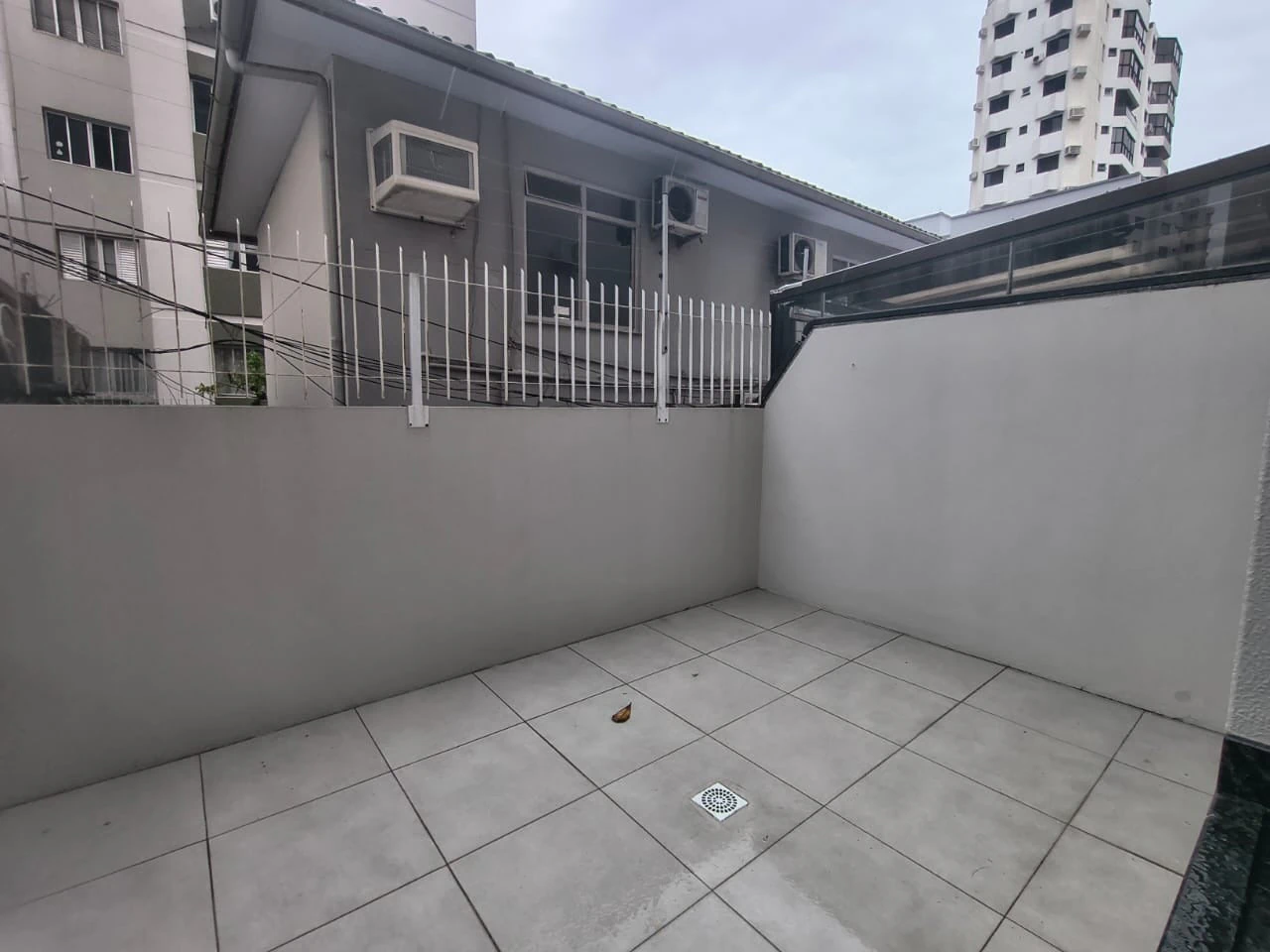 Floor-to-ceiling windows in a 3-bedroom apartment, 90 m² — photo 25