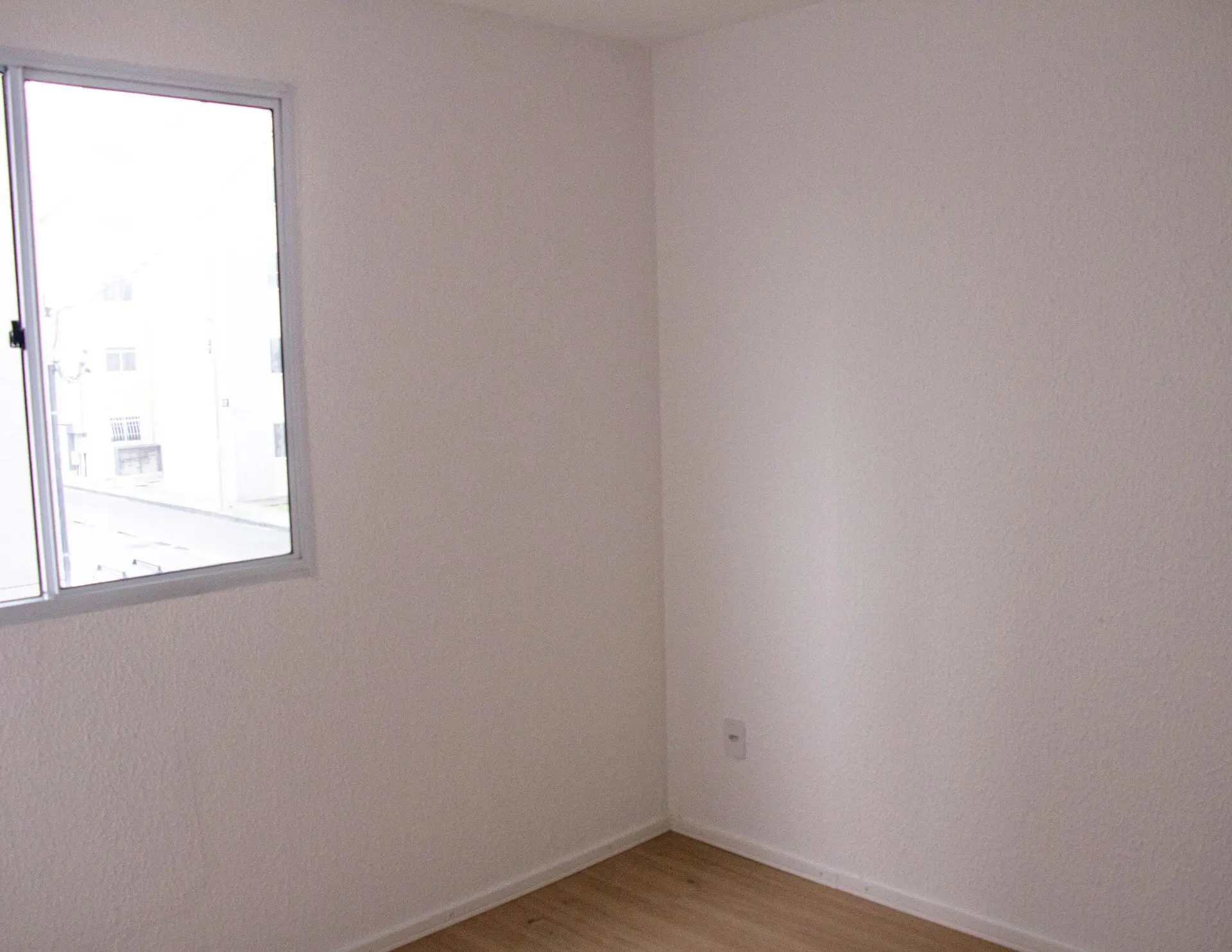 2-bedroom apartment with 1 bathroom and wood floors — photo 12