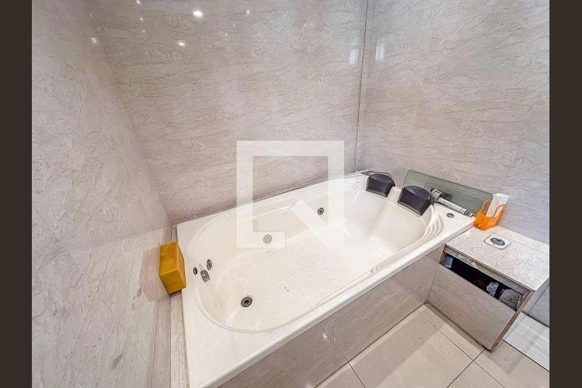 Мебльований будинок з 3 спальнями та 810 м² — photo 32