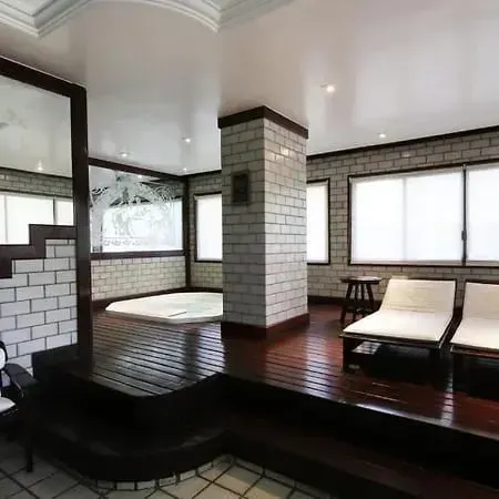 Furnished 2-bedroom apartment with 2 parking spots — photo 59