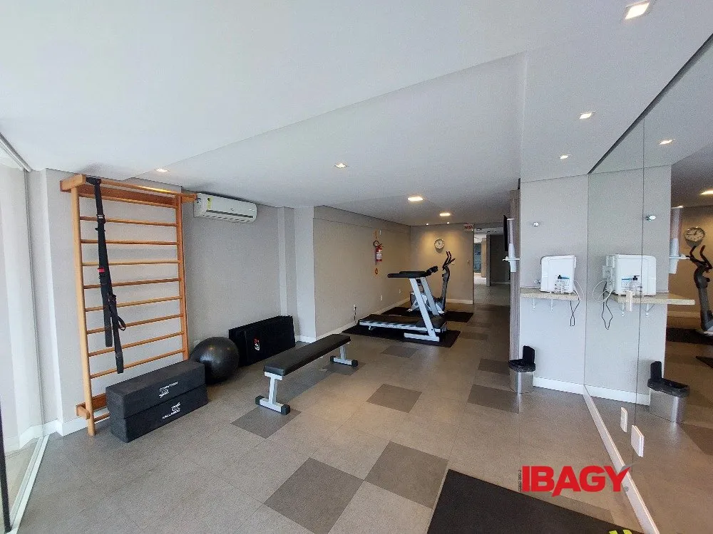 Balcony with a grill in a one-bedroom apartment, 39 m² — photo 27