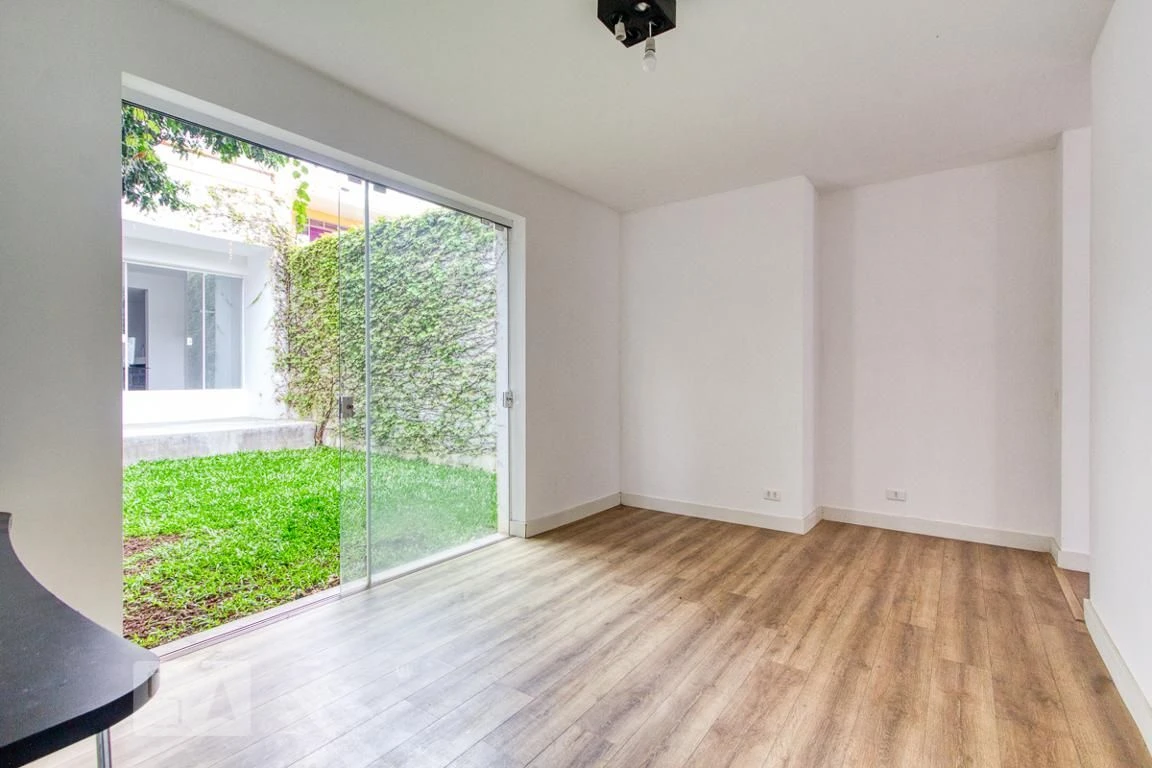 House with 3 bedrooms and 4 bathrooms with a closed kitchen — photo 24