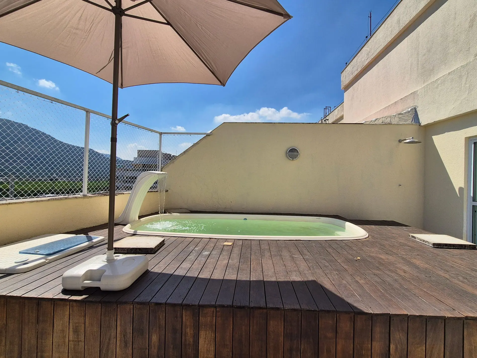 Furnished 2-bedroom apartment with private BBQ — photo 6