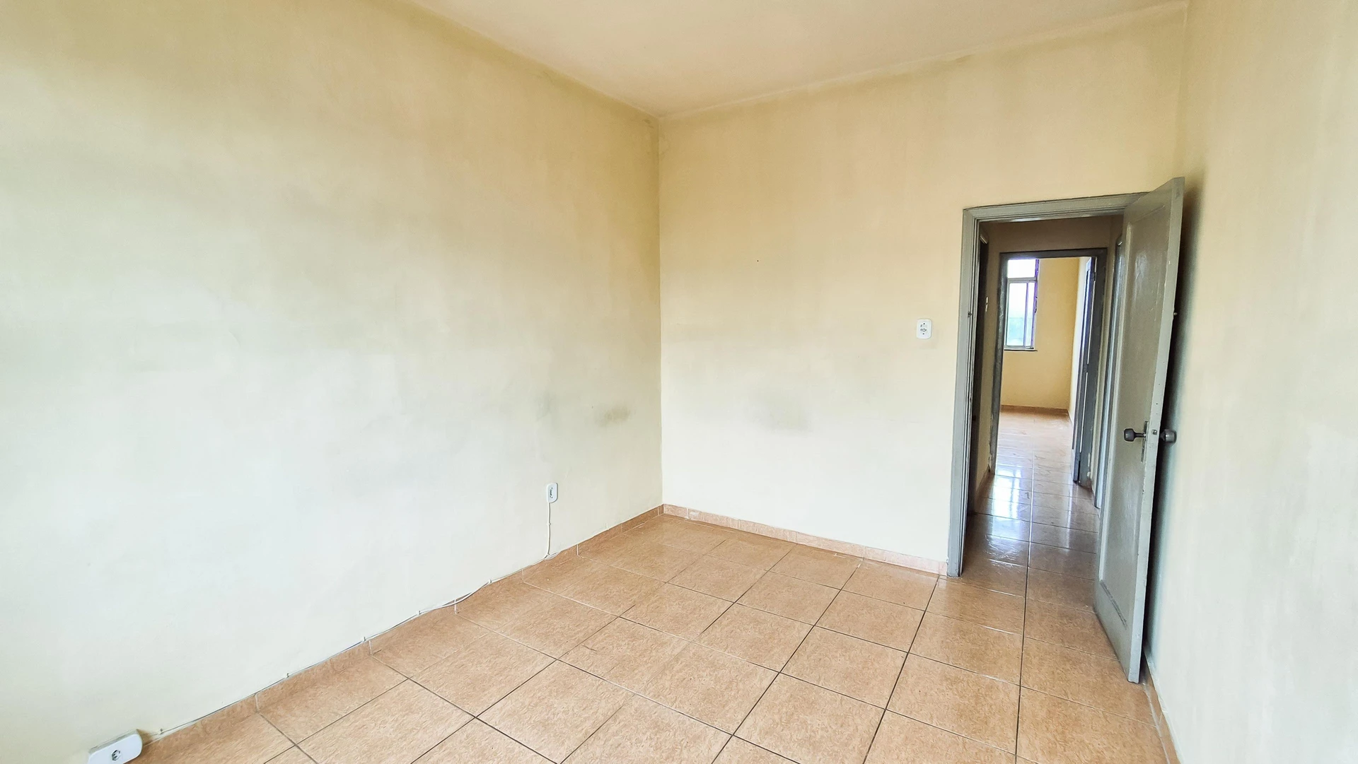 Apartment with no parking, 2 bedrooms and 1 bathroom — photo 27