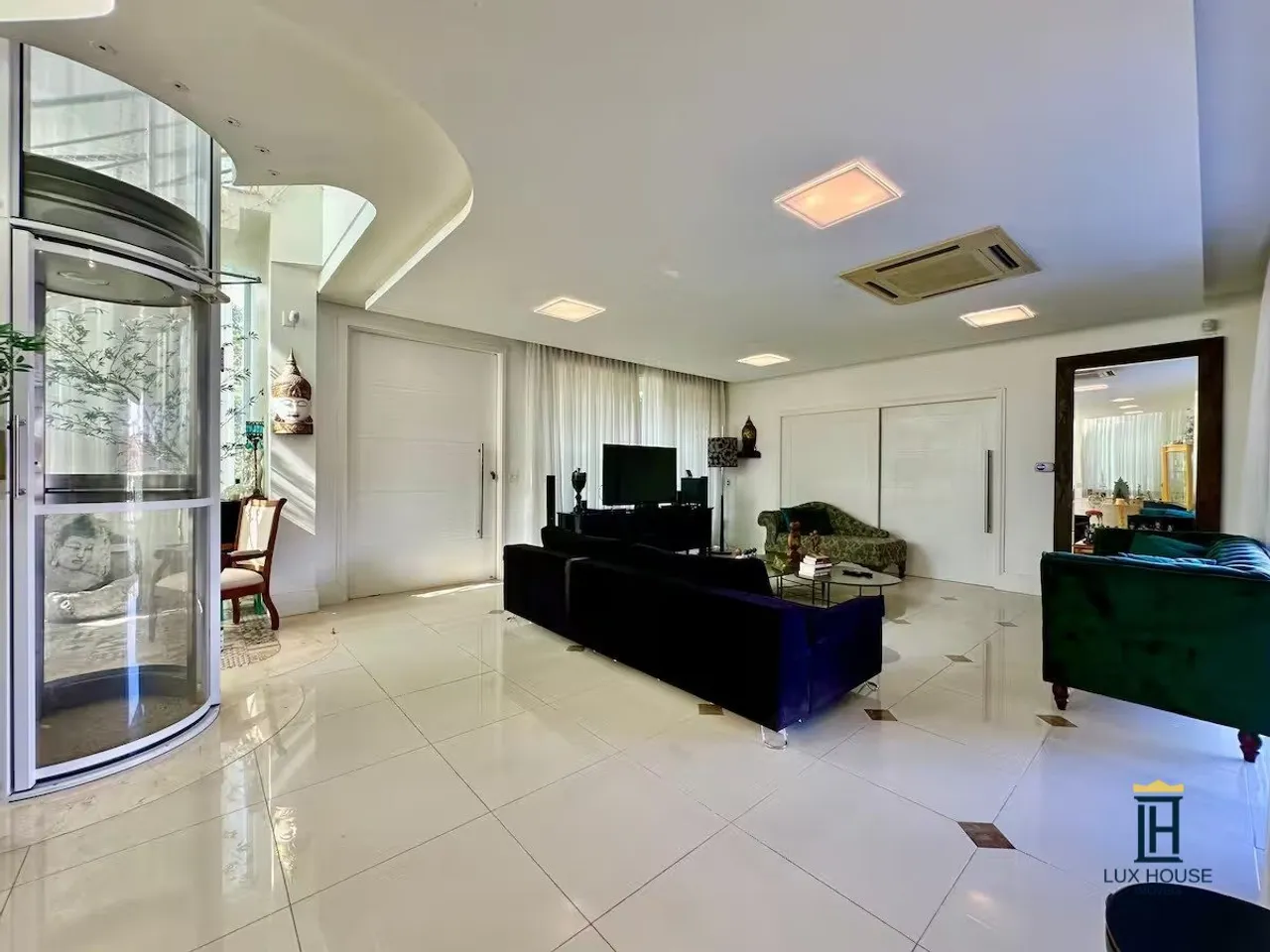 5-bedroom house with floor-to-ceiling windows — photo 11