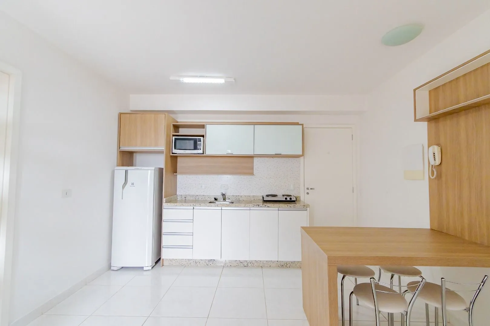 Furnished 1-bedroom apartment with balcony — photo 8