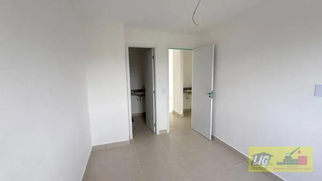 2-bedroom apartment with open-plan kitchen and gas stove — photo 11