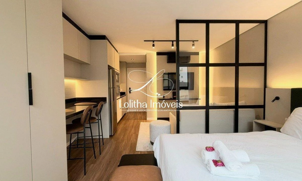 One-bedroom apartment in a building with a coworking space — photo 14