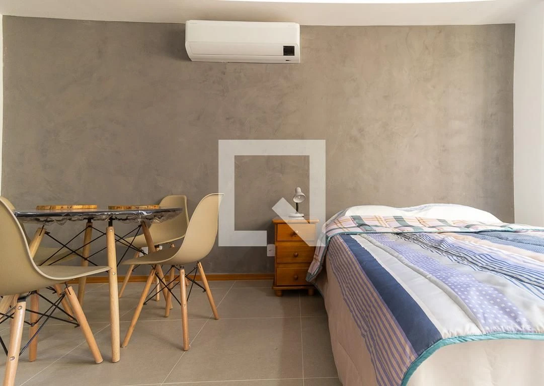 Furnished apartment, 32 m², with floor-to-ceiling windows — photo 11