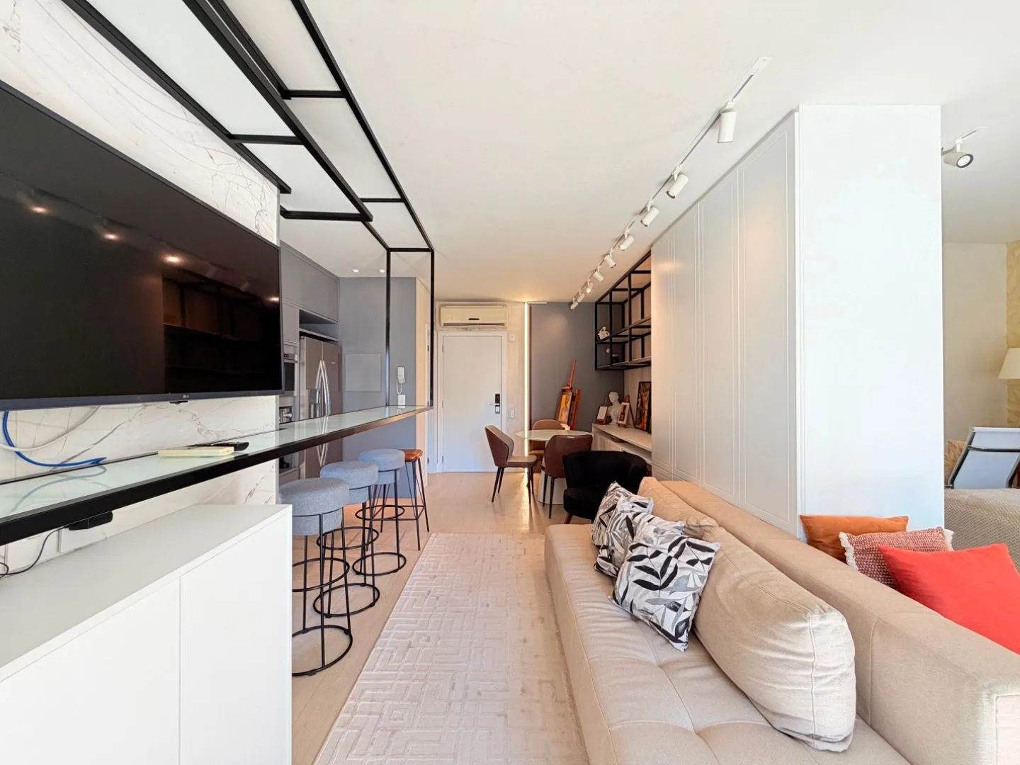 Furnished 58 m² studio with 1 bedroom and 2 parking — photo 4