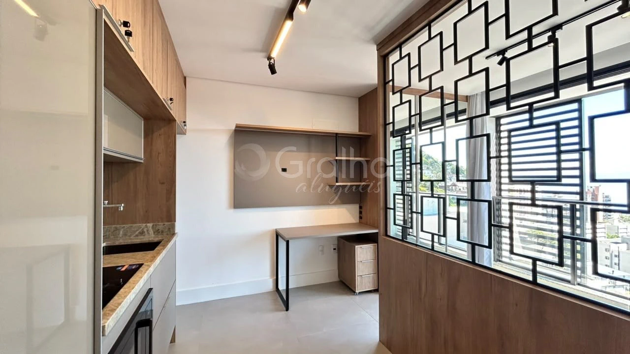 30 m² studio with floor-to-ceiling windows and a home office — photo 20