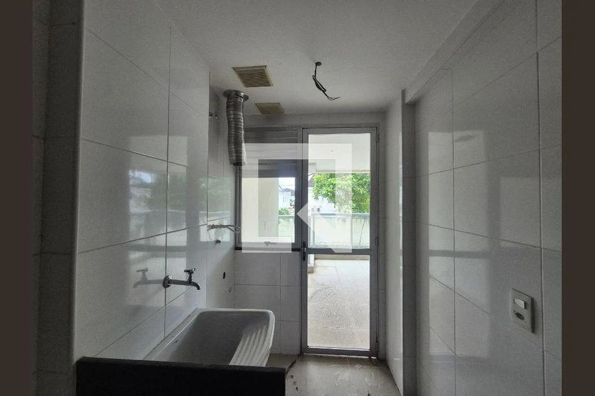 3-bedroom apartment in a building with a gym — photo 6