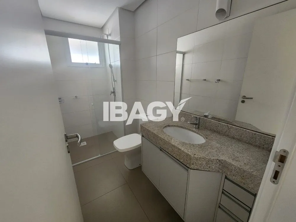 2-bedroom apartment in a building with a gym — photo 25