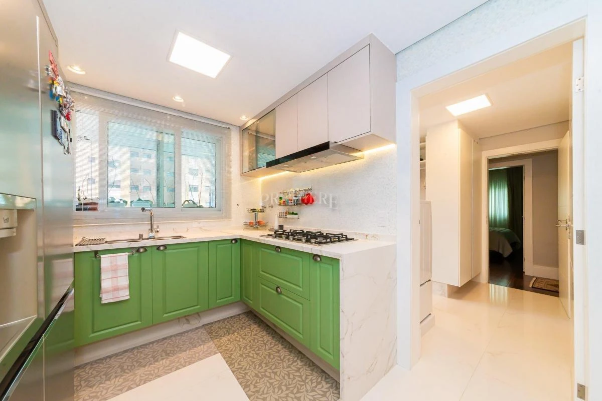 Apartment with 4 bedrooms and 5 baths, with a balcony — photo 12