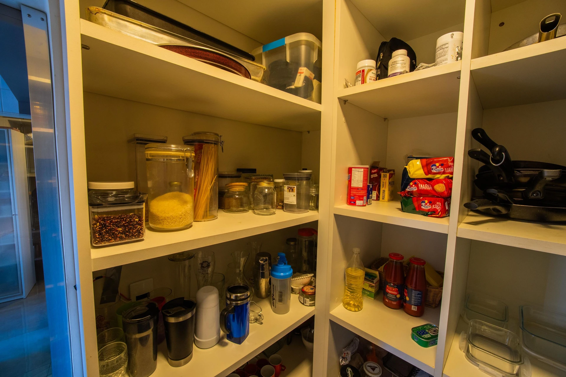Walk-in closet in a 2-bedroom apartment, 91 m² — photo 49