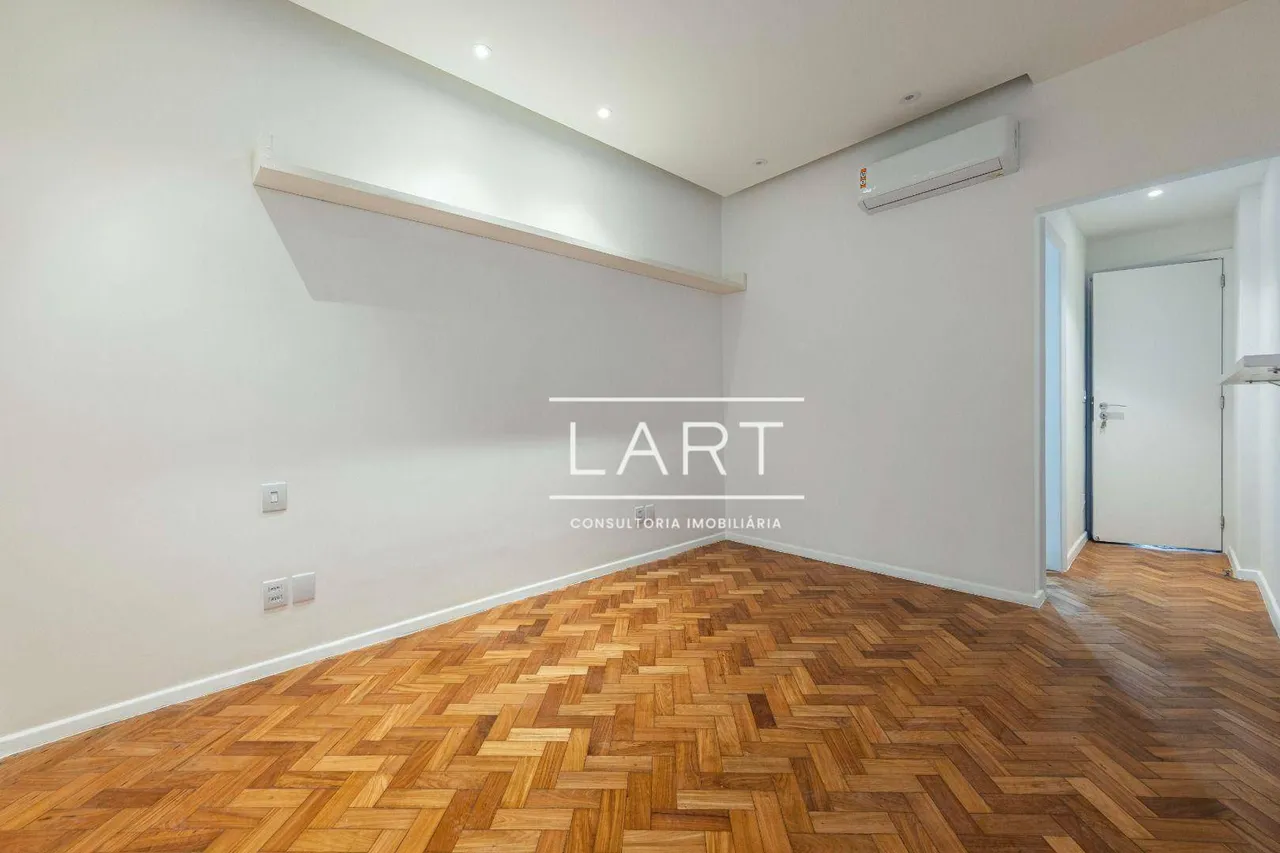 4-bedroom apartment with 5 bathrooms, 210 m² — photo 20