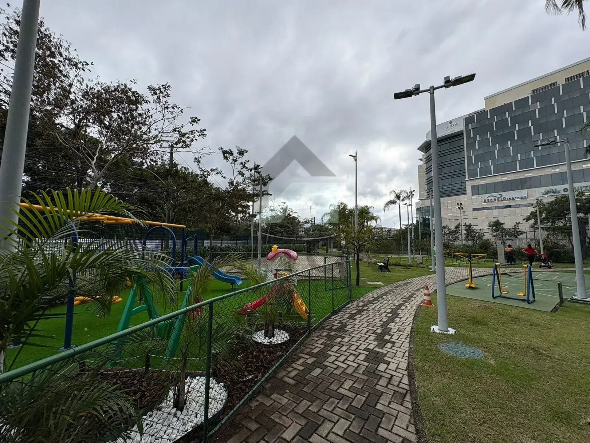 Apartamento com 3 quartos e varanda fechada de vidro — photo 42