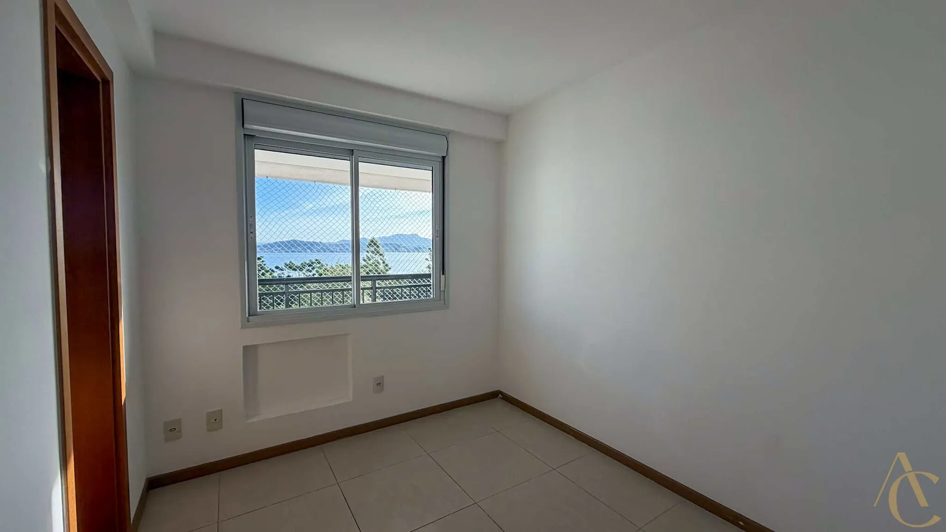 149 m² furnished apartment with a built-in grill on the balcony — photo 59