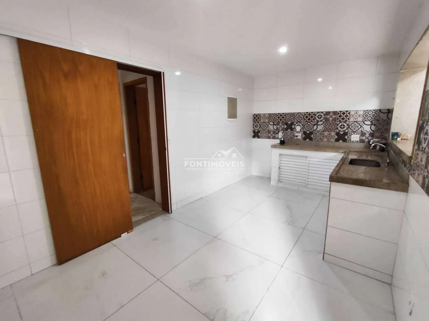 Bathtub in a 4-bedroom house, 139 m² — photo 44