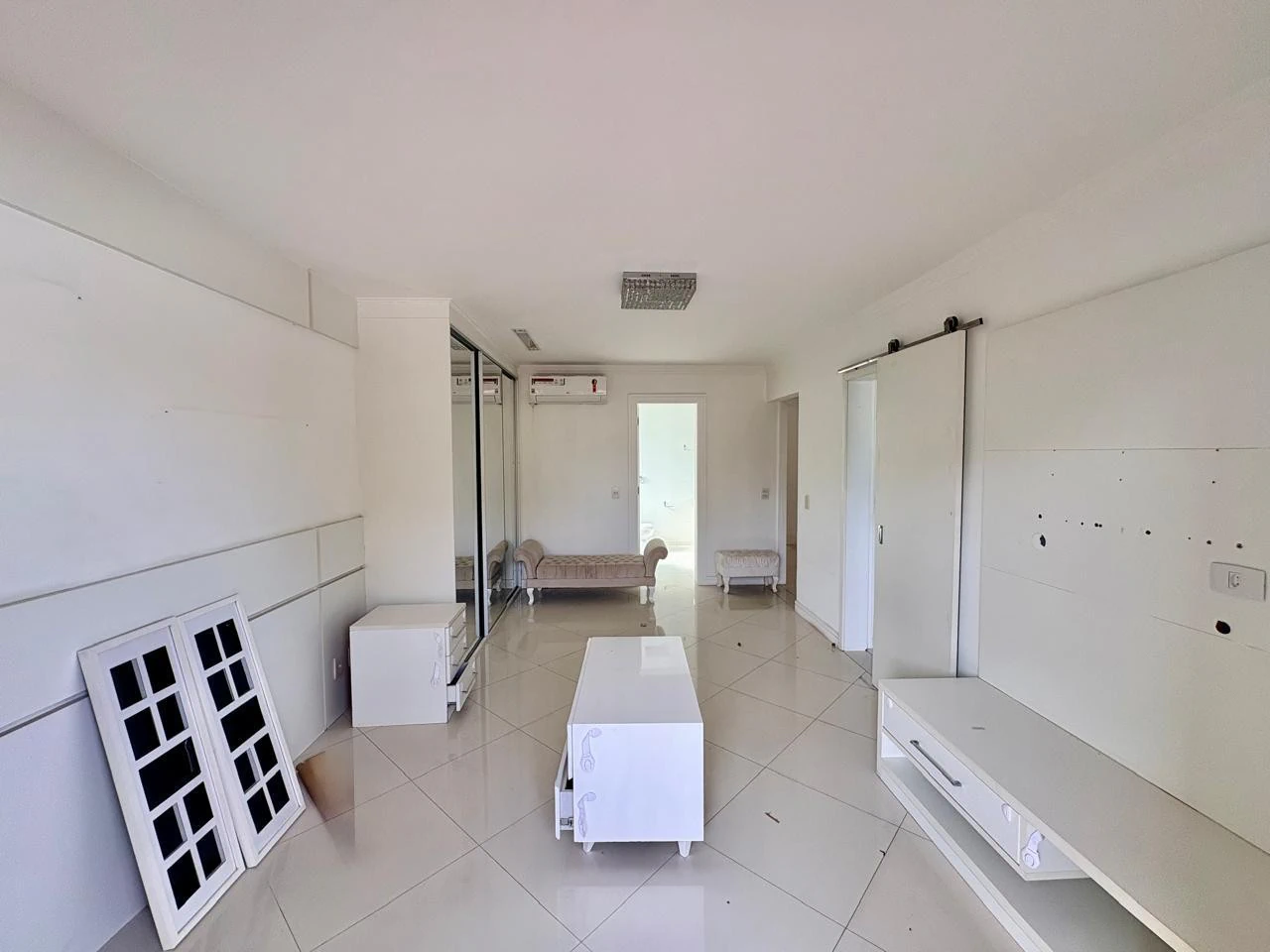 Furnished house with 3 en-suite bedrooms and private BBQ — photo 12