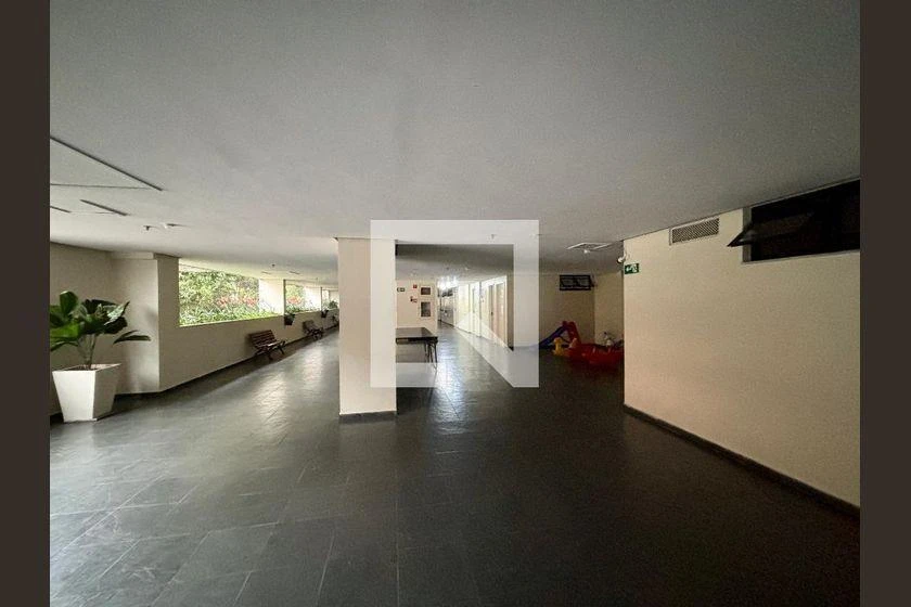 Renovated 2-bedroom apartment with city view, 85 m² — photo 40